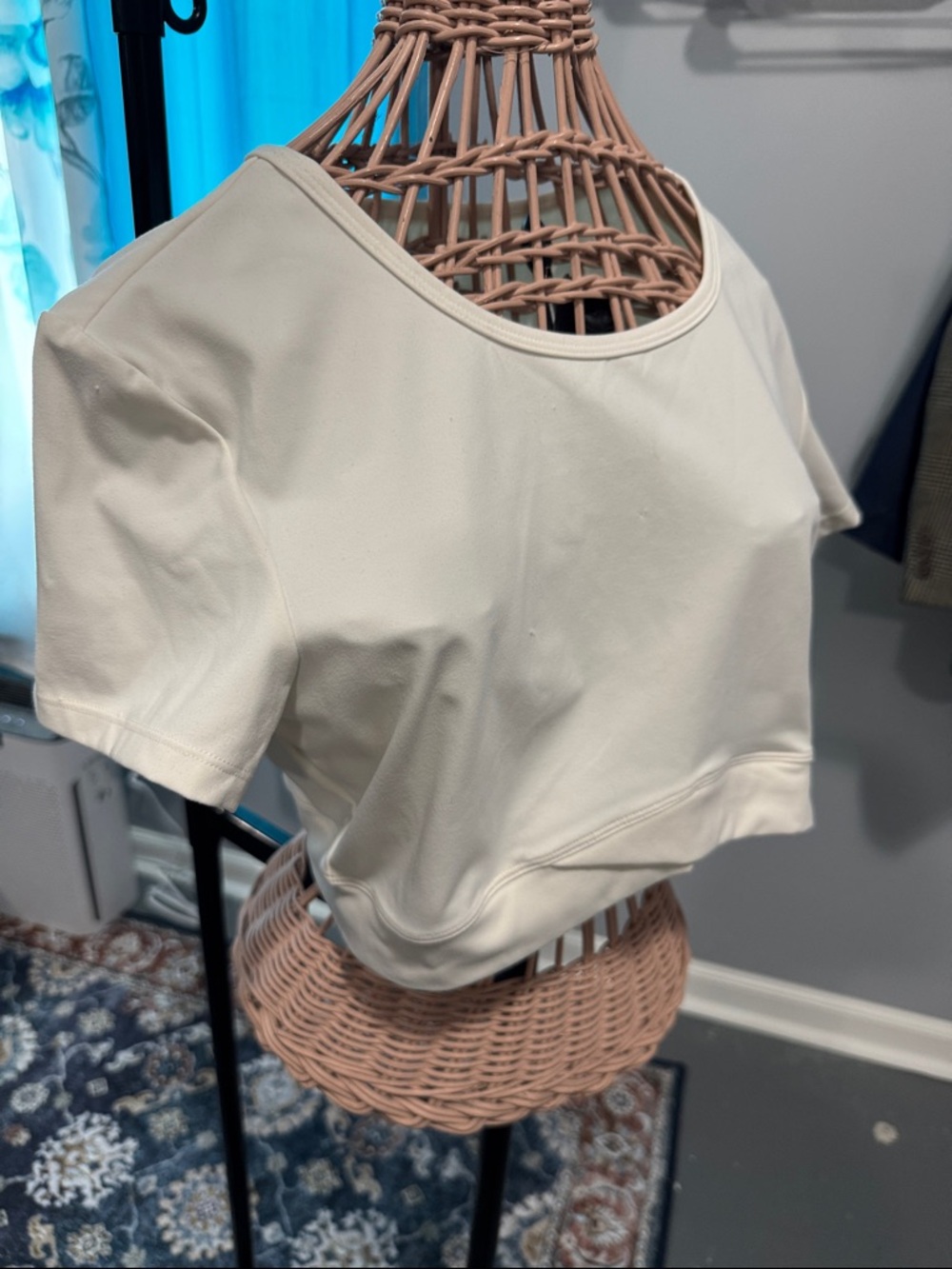 HALARA Cream Short Sleeve Crop Top